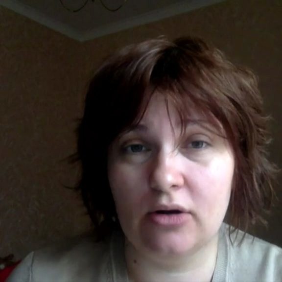 Elena Milashina, jornalista foragida da Chechênia após denunciar os campos de concentração em matéria para o Novaya Gazeta (Foto: Reprodução BBC)