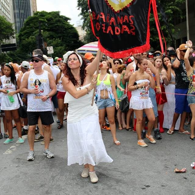 No dresscode, a cultura da Bahia aflora nos foliões. (Reprodução Facebook)