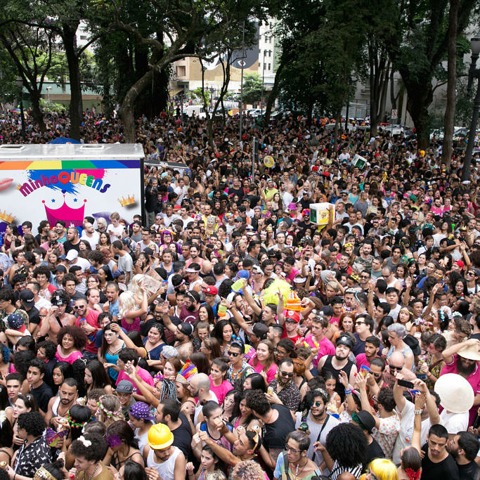 20 mil pessoas seguiram o Minhoqueens em São Paulo.
