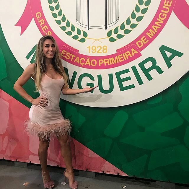 Patrícia no dia que foi anunciada como musa da Mangueira (Foto: Reprodução Instagram)