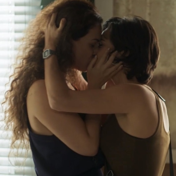 Selma (Carol Fanzu) e Maura (Nanda Costa) em "Segundo Sol" (Foto: Reprodução)