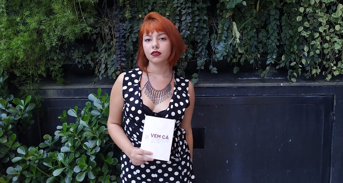 Larissa Darc, autora do livro "Vem cá, vamos conversar sobre a saúde sexual de lésbicas e bissexuais" (Foto: Paloma Vasconcelos | Divulgação)
