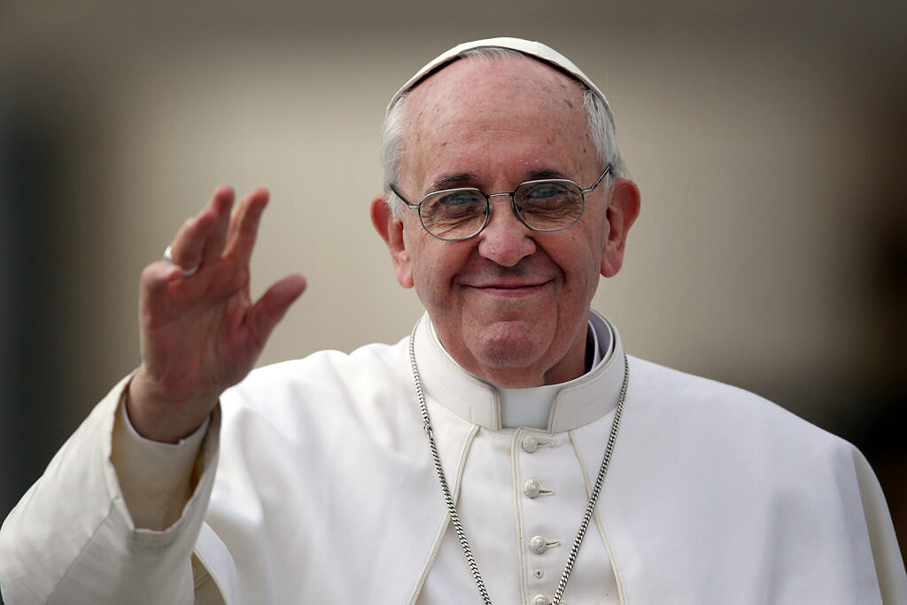 Papa Francisco enviou dinheiro e alimentos básicos para grupos de transexuais e travestis de Roma (Foto: Christopher Furlong | Getty Images)