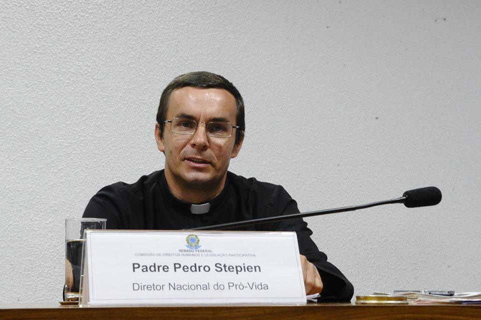 O padre bolsonarista Pedro Stepien, amigo pessoal do presidente (Foto: Edilson Rodrigues / Agência Senado)