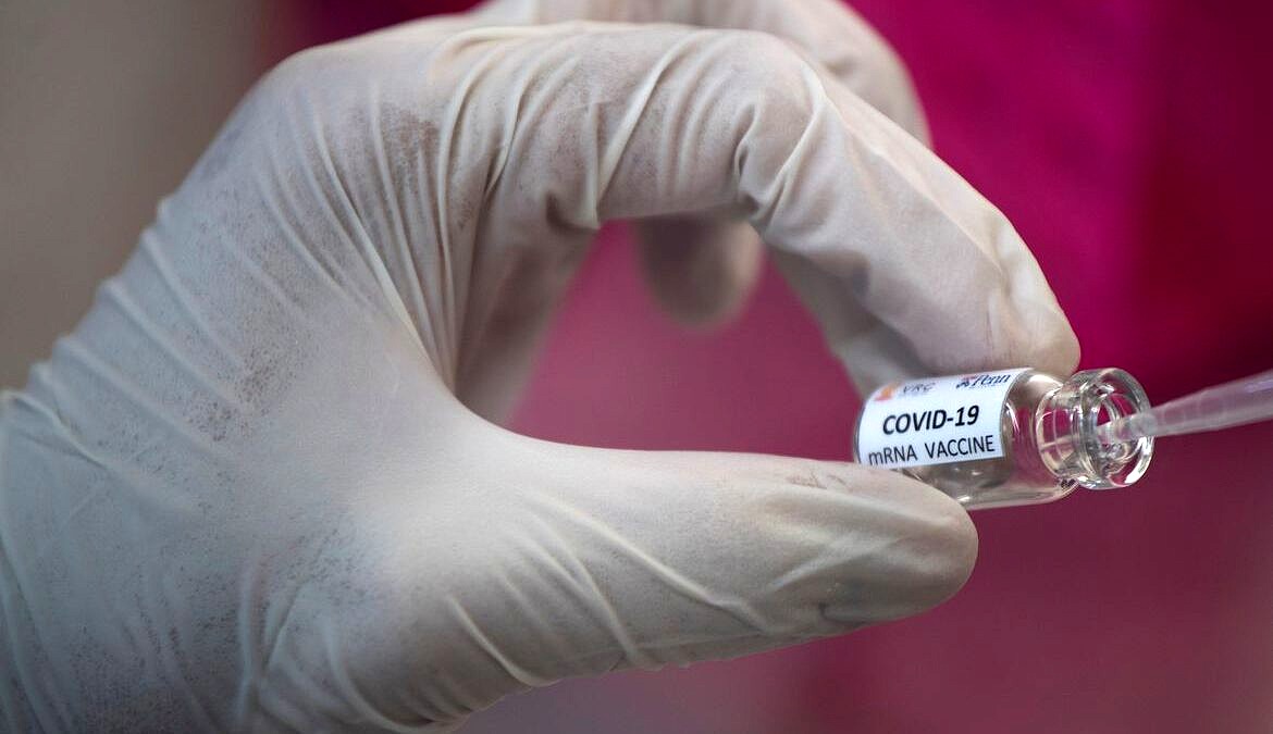 Pessoas com HIV de 18 a 59 anos agora têm prioridade para vacinar contra covid
