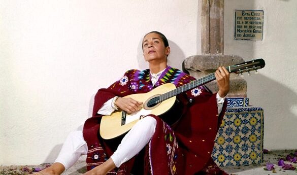 Chavela Vargas, foi uma cantora de ranchera que nasceu na Costa Rica (Foto: Ysunza)