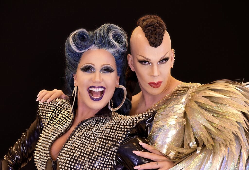 Xuxa e Ikaro Kadoshi são as apresentadoras oficiais de "Caravana das Drags", reality show de competição original do Prime Video (Foto: Divulgação)