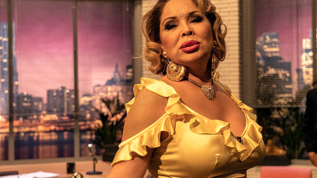Isabel Torres viveu a versão mais velha de Cristina Ortiz na série "Veneno" (Foto: Reprodução/HBO Max)