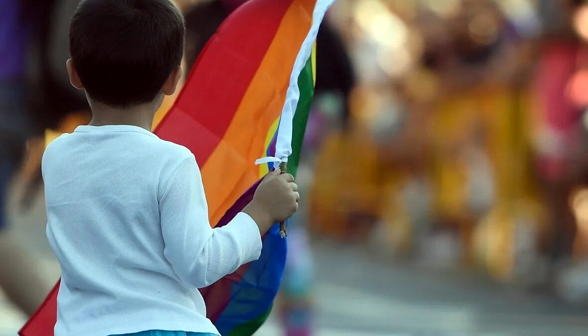 Pesquisa aponta que poucas crianças trans mudam de ideia após 5 anos [Foto: Curto De La Torre/AFP/Getty Images]