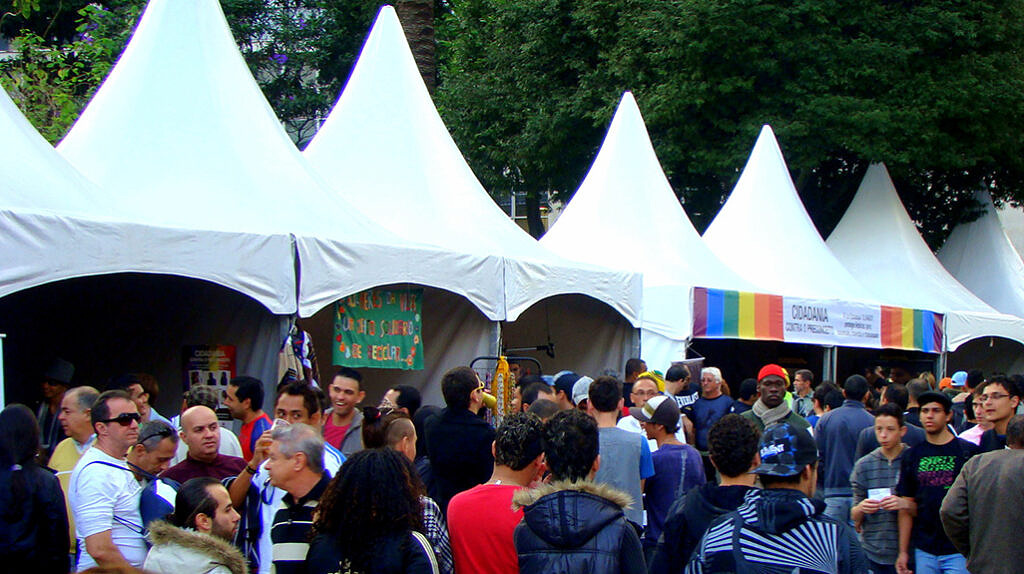 A Feira Cultural da Diversidade da Parada LGBT+ de 2022 acontece no Largo do Arouche [Foto: Reprodução]