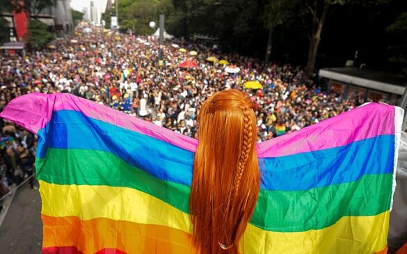 Parada do Orgulho LGBT+ de São Paulo voltou ao formato presencial em 2022, após dois anos (Foto: AP)