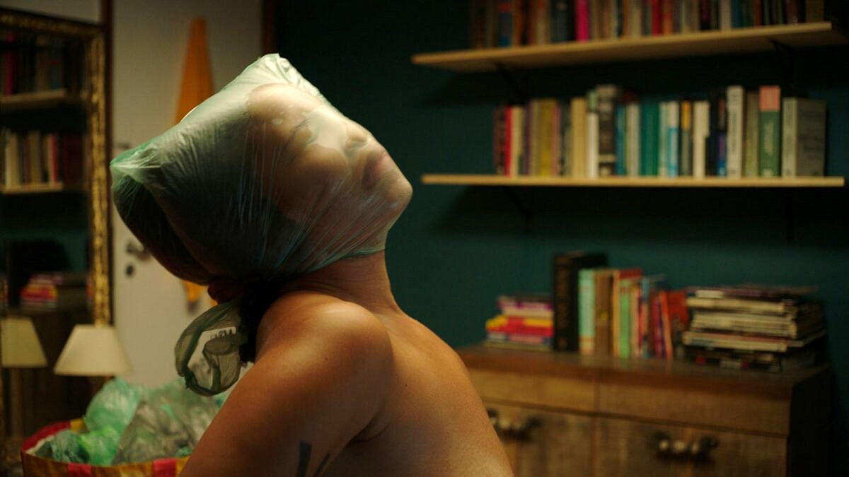 "Regra 34", da brasileira Julia Murat, mistura política com BDSM e leva o prêmio máximo do Festival de Locarno, na Suíça (Foto: Divulgação)