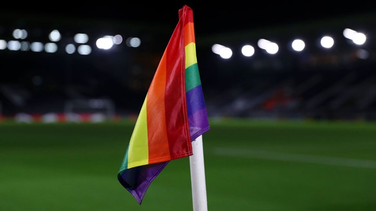 FIFA diz que vai permitir bandeiras LGBTI+ nos estádios durante a Copa do Catar (Clive Rose | Getty Images)