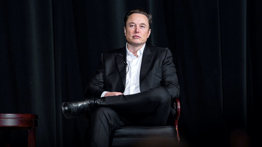 Sob Elon Musk, Twitter pode ter nova onda de transfobia online
