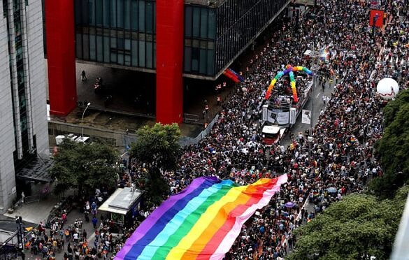 Às vésperas da Parada, Câmara de SP aprova lei que proíbe crianças em eventos LGBT+