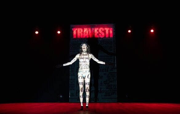 Renata Carvalho leva “Manifesto Transpofágico” ao Rio: “É uma faxina na palavra ‘travesti'”