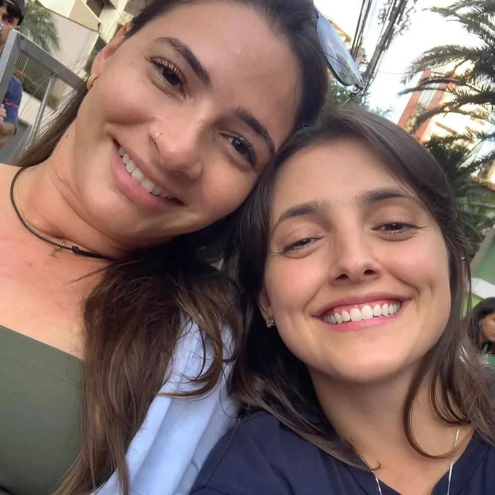 Lais Souz e a namorada Beatriz Canabrava (Foto: Reprodução Instagram)