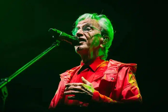 Após tempestade e atraso de 4h, Caetano Veloso celebr 50 anos do disco "Transa" no palco do Doce Maravilha (Foto: Alex Woloch | Divulgação Doce Maravilha)