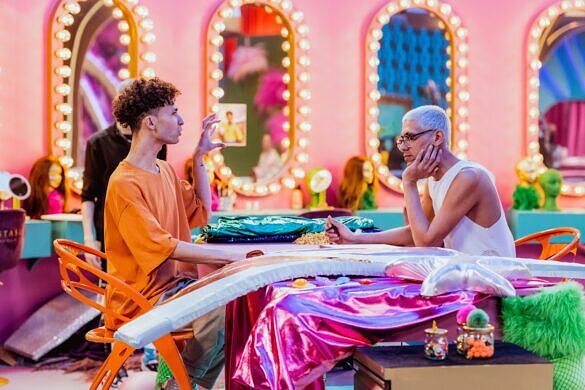 Queens mostram habilidades de costura no quarto episódio de "RuPaul's Drag Race Brasil" [Foto: Divulgação]