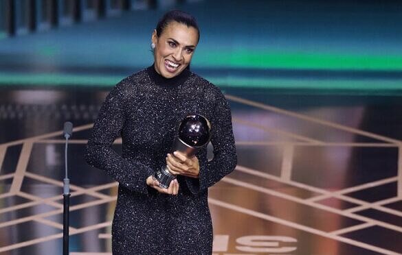 Imortal: Marta é homenageada pela FIFA