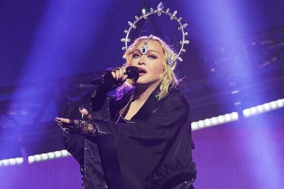 Madonna durante show da ...The Celebration Tour, que desembarca no Brasil em meio (Foto: Reprodução)