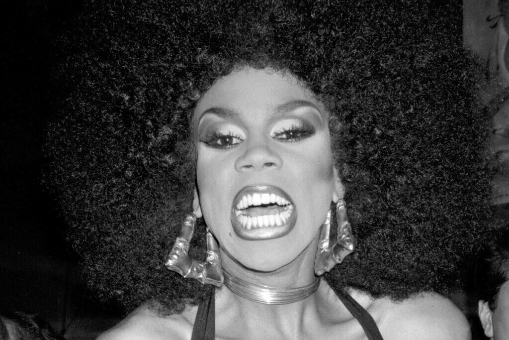 RuPaul fotografa em 1989 (Foto: John Simone | Reprodução)