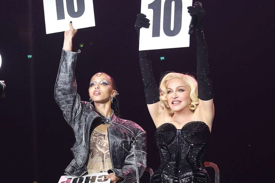 Fka Twigs ao lado de Madonna em show da "The Celebration Tour" (Foto: Reprodução)