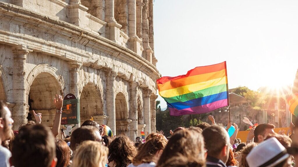 Itália se recusa a assinar documento a favor dos direitos LGBT+ (Foto: GayTravel)