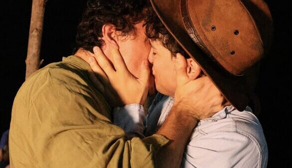 Imagem da peça "O Segredo de Brokeback Mountain", em cartaz no Teatro das Artes, no Shopping da Gávea (Foto: Divulgação)