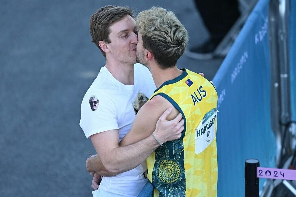 Campbell beijando o namorado Justin em Paris 2024 (Foto: Reprodução/Instagram)