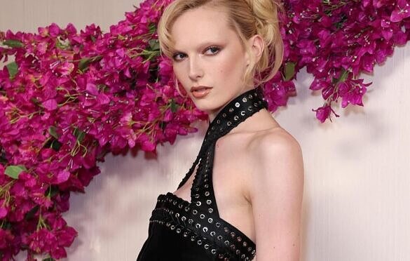 Alex Consani se torna primeira modelo trans indicada ao Fashion Awards