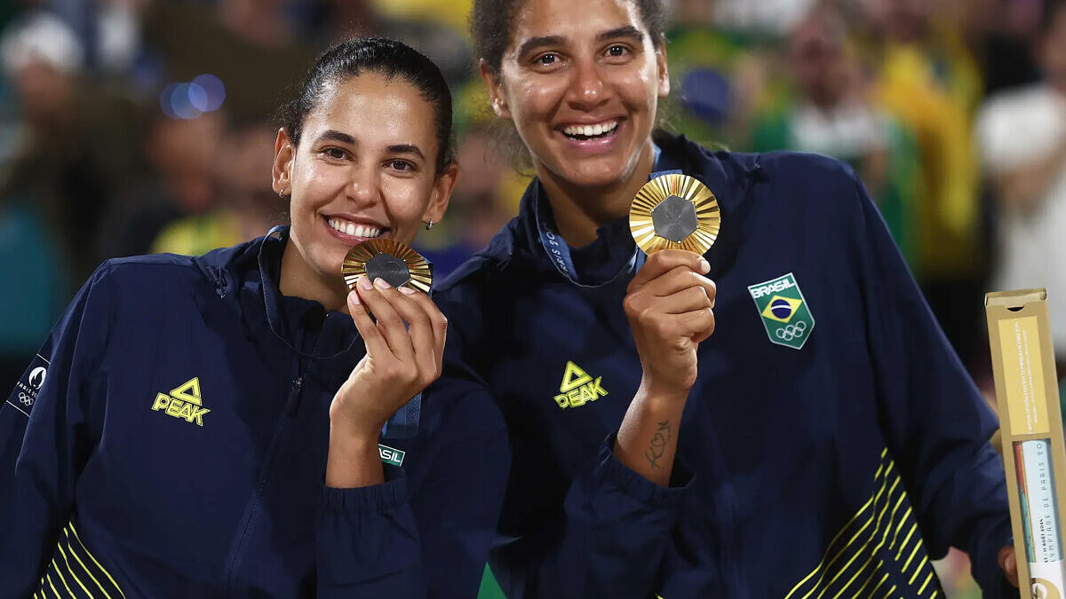 Ana Patrícia conquistou o ouro com a parceira Duda no Volêi de Praia (Foto: Luiza Moraes/COB)