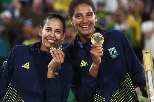 Ana Patrícia conquistou o ouro com a parceira Duda no Volêi de Praia (Foto: Luiza Moraes/COB)