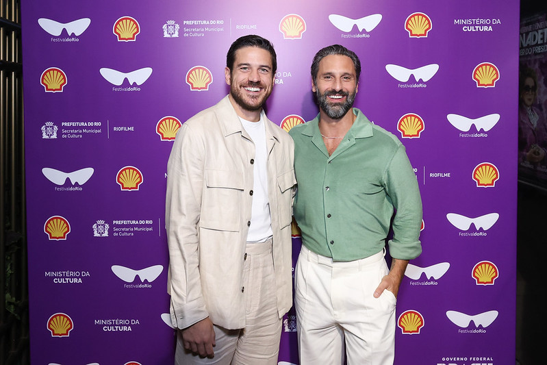 Marco Pigossi e Marco Calvani durante a premiére de "Maré Alta" no Festival do Rio (Foto: Rogério Resende)