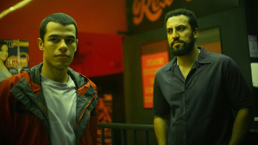 Sob os cuidados de Ronaldo (dir.), Wellington (esq.) assume o codinome "Baby" (Foto: Divulgação)