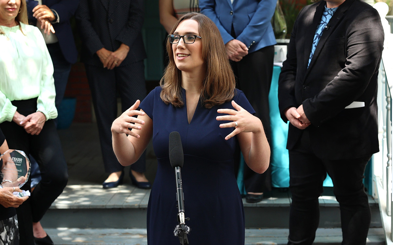 Sarah McBride é a primeira trans eleita para o Congresso dos EUA (Foto: Reprodução/Twitter)