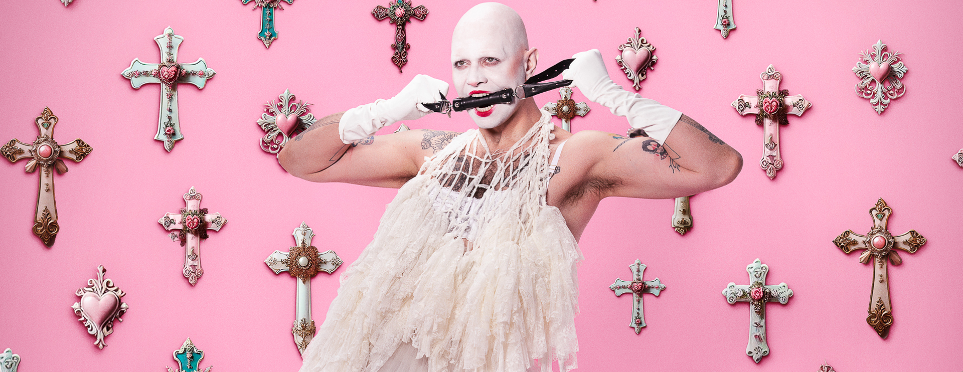 A drag queen Ivana Wonder fotografada por Anthony Araújo para a Híbrida