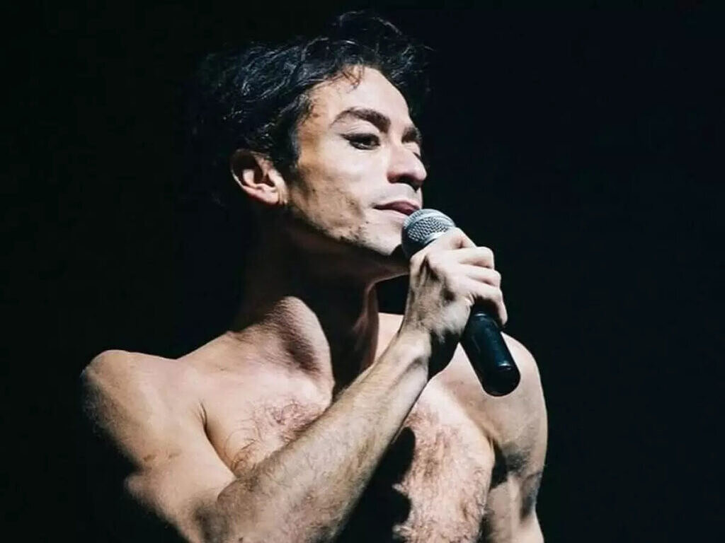 Jesuíta Barbosa como Ney Matogrosso em "Homem com H" (Foto: Divulgação)