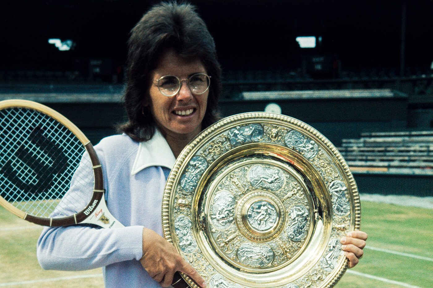 Billie Jean King celebrando uma de suas vitórias no tênis em 1973 (Foto: AELTC/Michael Cole/Reprodução)