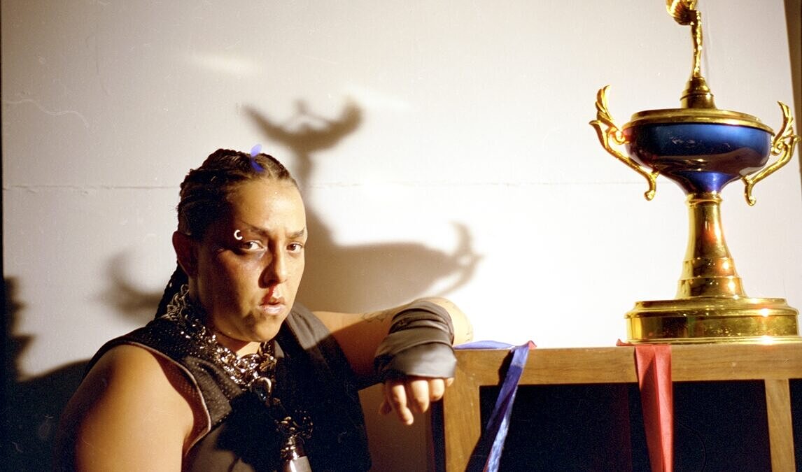 BadSista quer provocar emoções e construir memórias com o som eletrônico do EP CuteBoyz (Foto: Victor Cazuza | Divulgação)