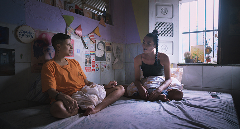 "Apolo" apresenta a jornada de Ísis e Lourenzo de forma intimista, como se estivéssemos vivendo todas as etapas da história ao lado do casal (Foto: Divulgação)