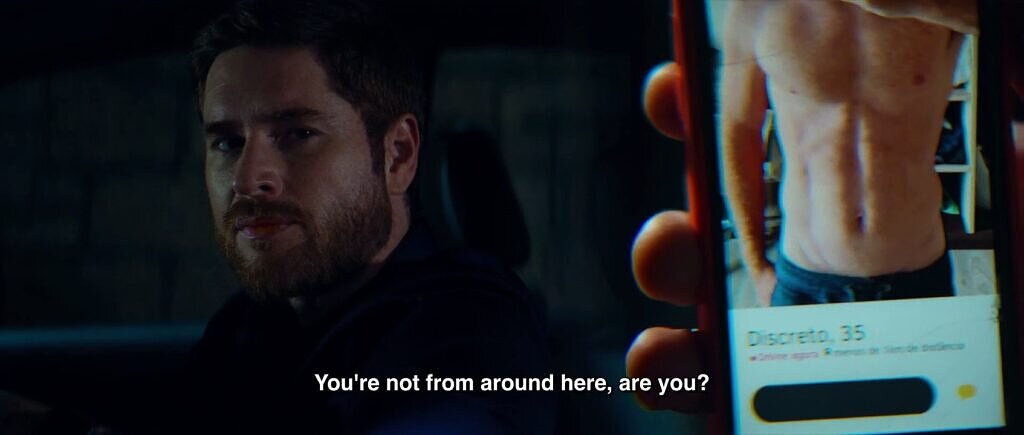 "Ato Noturno" celebra o desejo das relações queer, mas também explora a fragilidade das camadas superficiais que apresentamos como “persona pública”, seja nas redes sociais ou fora delas, propondo reflexões atuais sem abrir mão do tesão