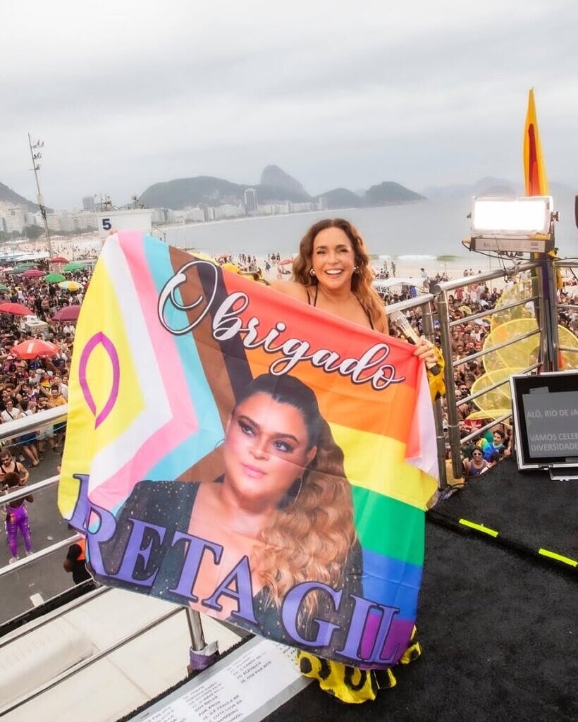 Daniela Mercury faz homenagem a Preta Gil durante a 30ª Parada do Orgulho LGBTI+ do Rio (Foto: Célia Santos | Divulgação)
